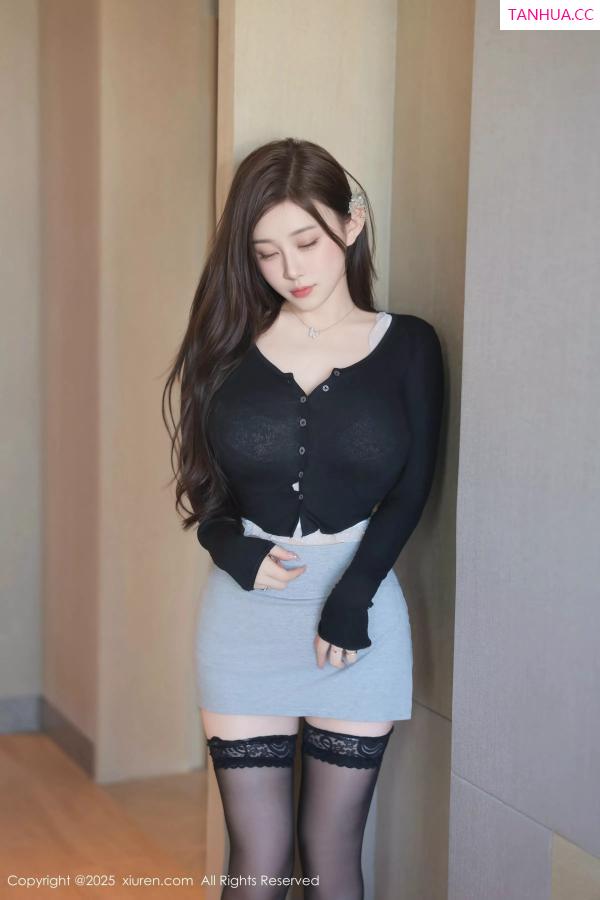 [XiuRen]高清写真图 2025.04.30 No.10225 小阿蓝 灰色包臀裙